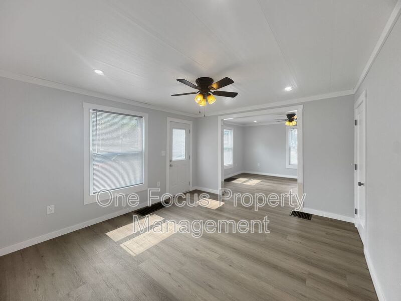 16 N Jones St – photo 4