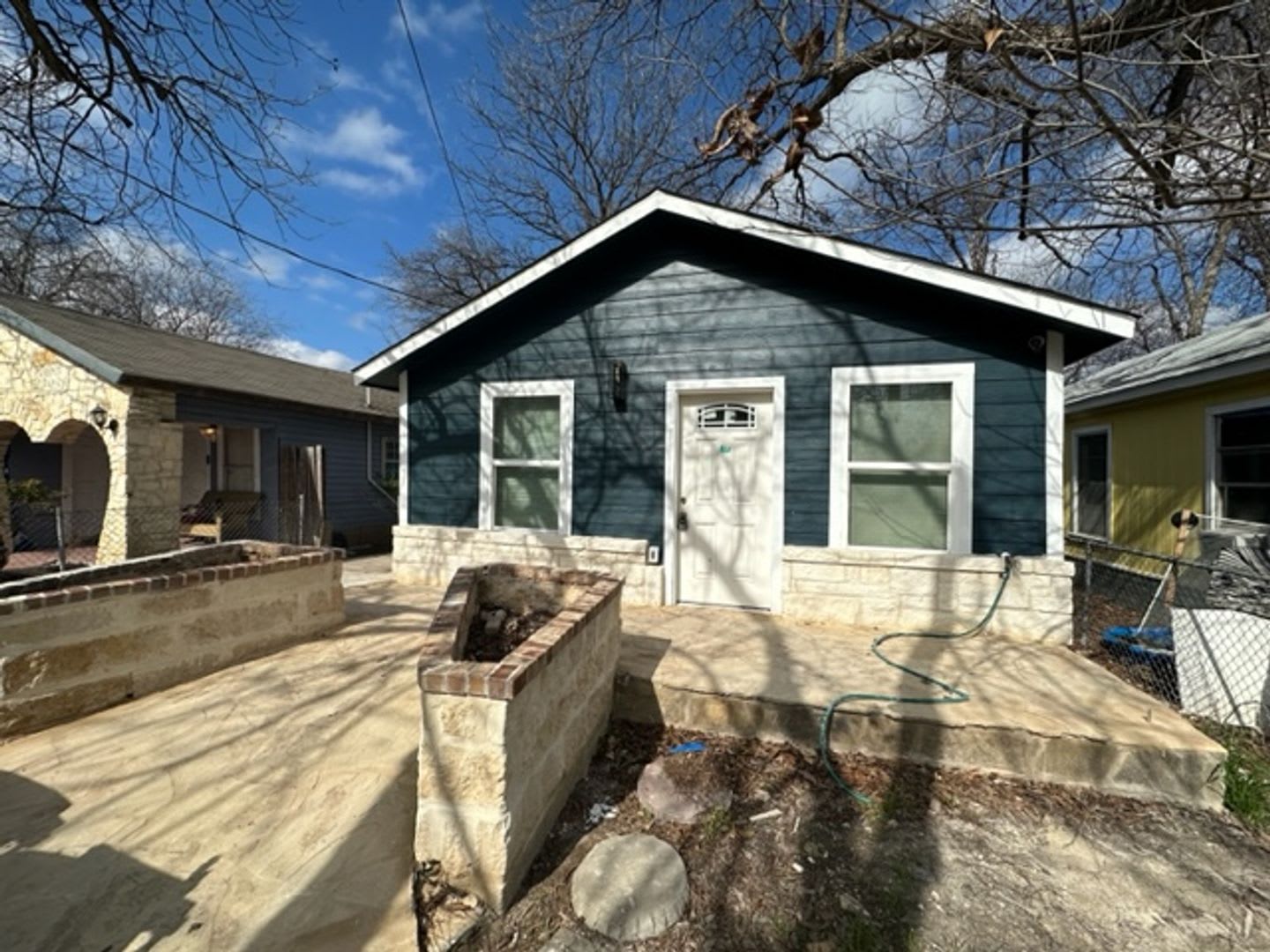 Coming soon..... Beautiful 3 bedroom 2 bath – photo 1