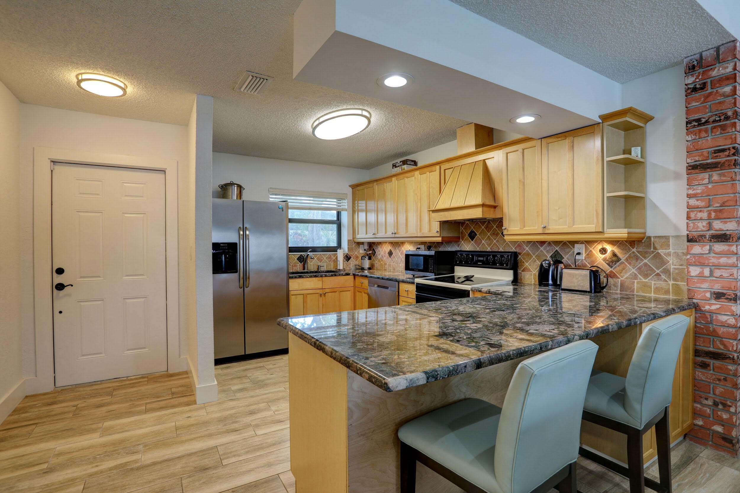 639 Banks Road – photo 4