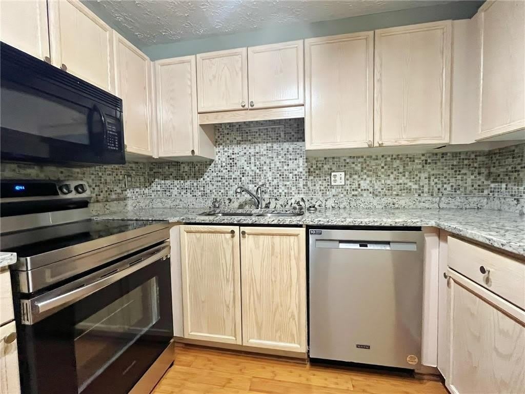 233 Bentley Place – photo 5