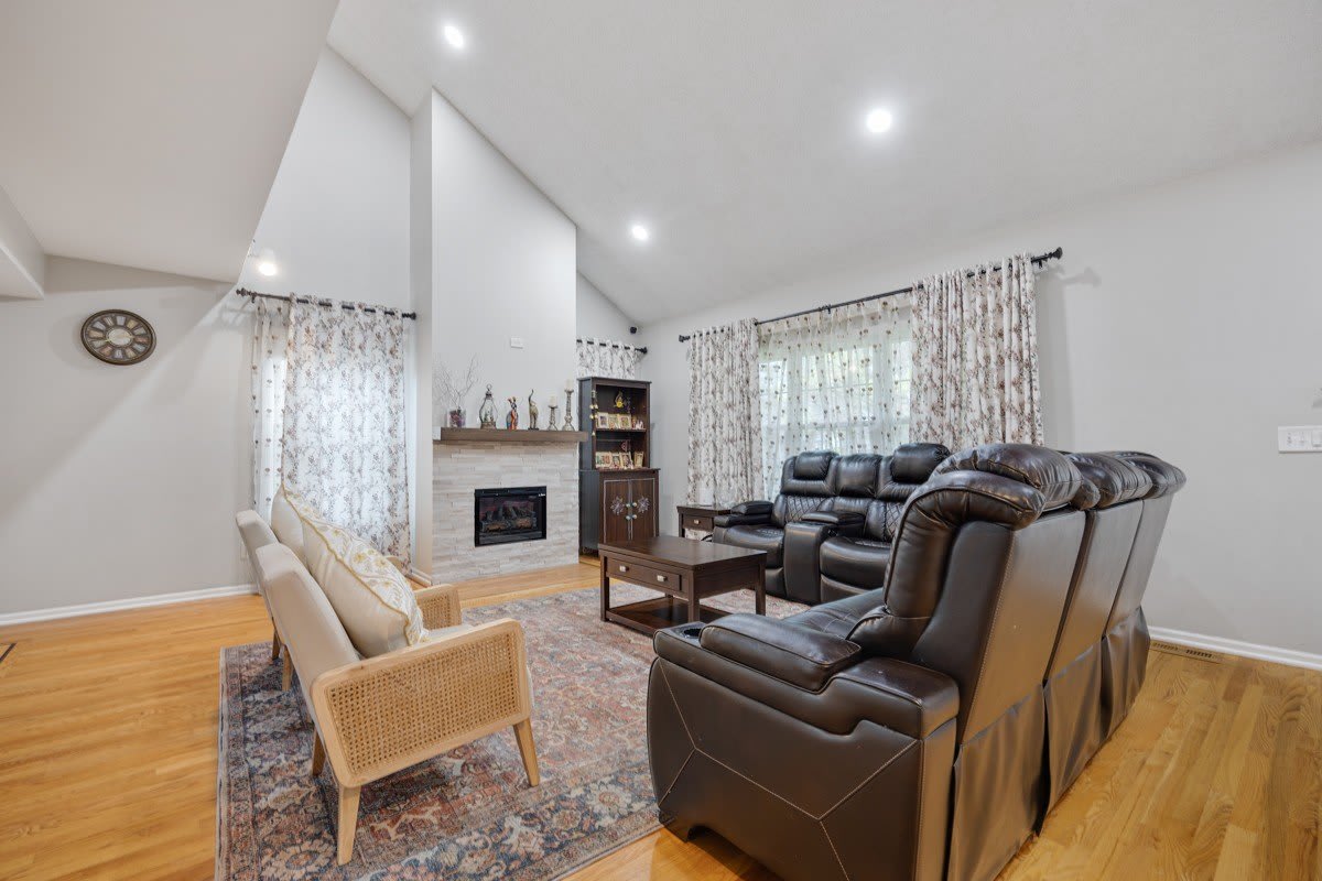 1347 Rose Boulevard – photo 3