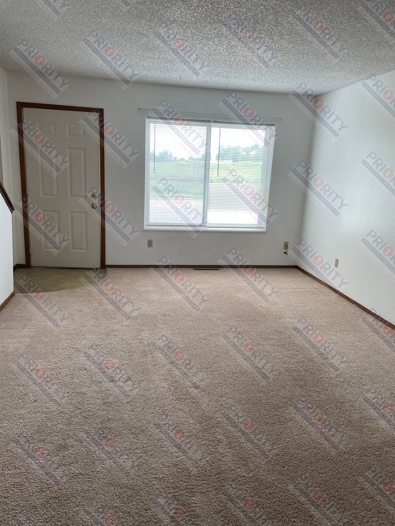 2 bedroom, 1.5 bath townhome with a 1 car garage – photo 3