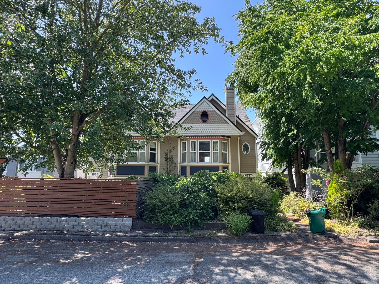 Stylish 3BR Queen Anne Townhome – photo 2