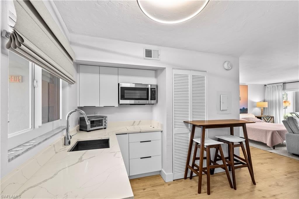 377 Vanderbilt Beach Rd – photo 5