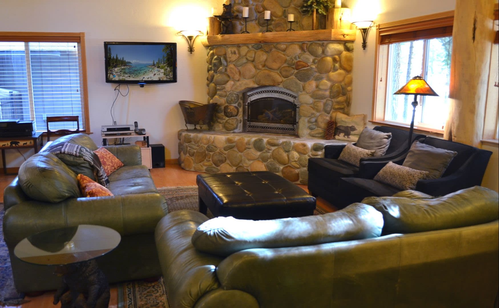 Sweet 2BD Cabin! Avail for a 3-6 month Winter lease! Available 12/01/26- 3/31/27 – photo 4