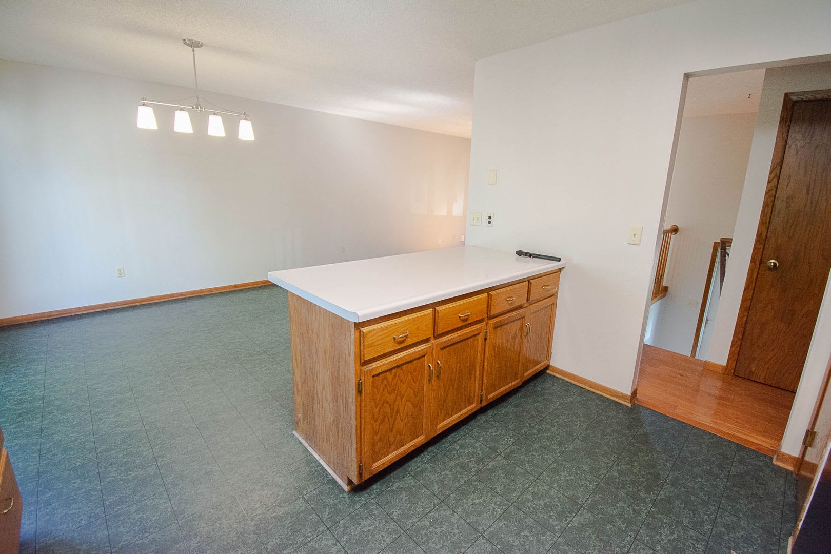 4-Bedroom NW Rochester Home with Central A/C & 2-Car Garage – photo 5