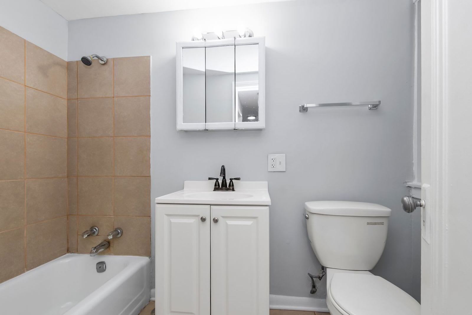 8007 South Eberhart Avenue – photo 2