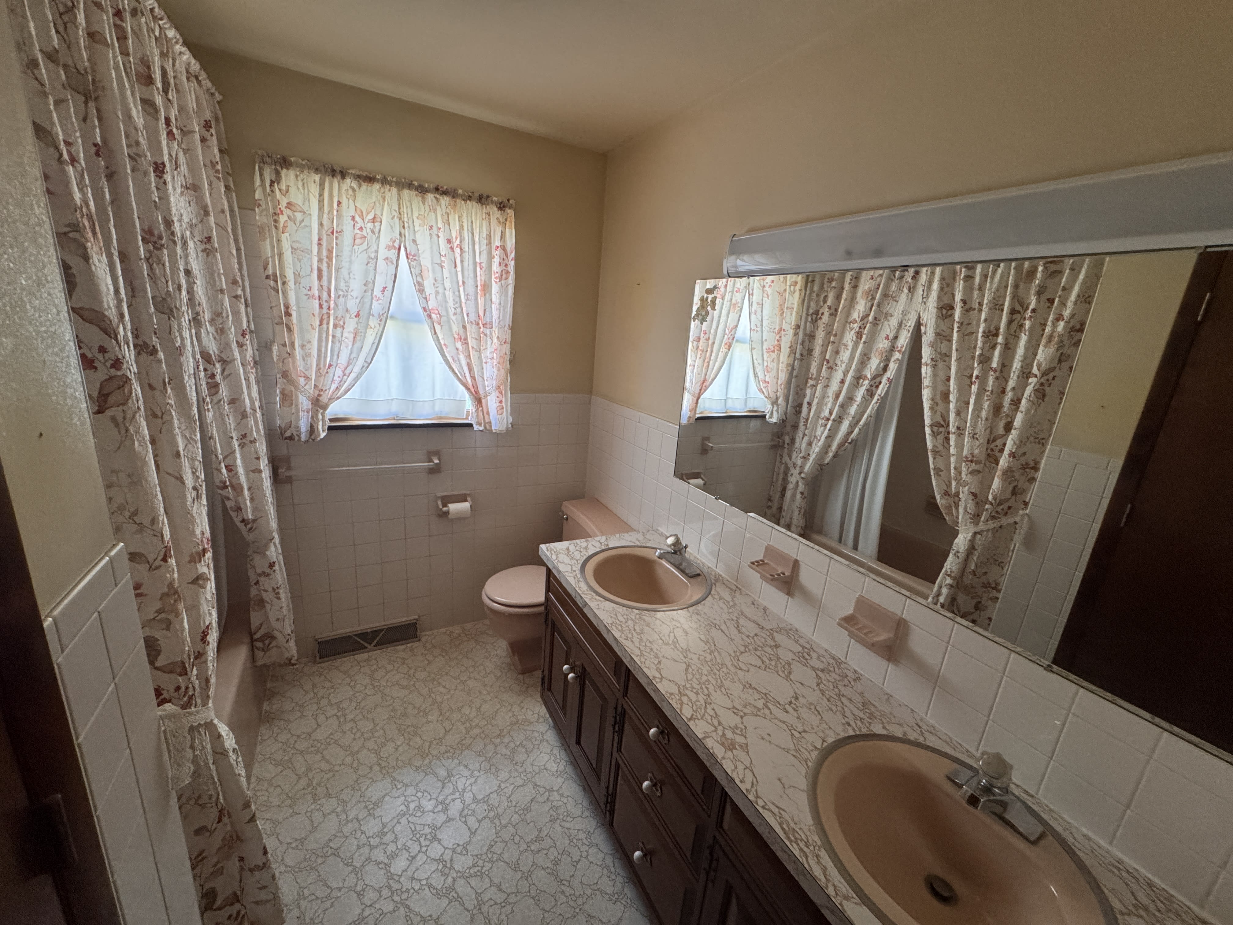 1136 Lexington Rd – photo 4