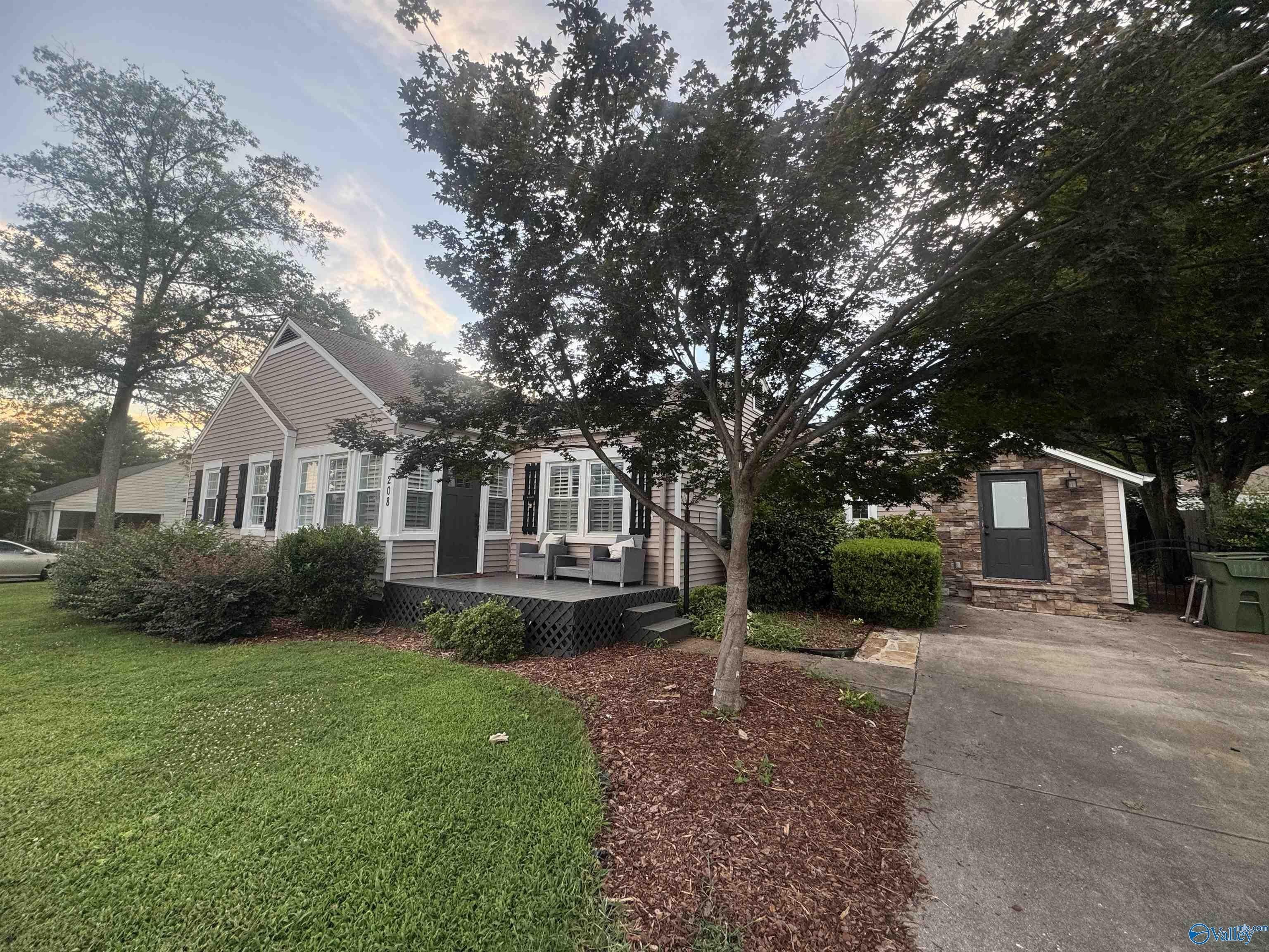 208 Surrey Road – photo 3