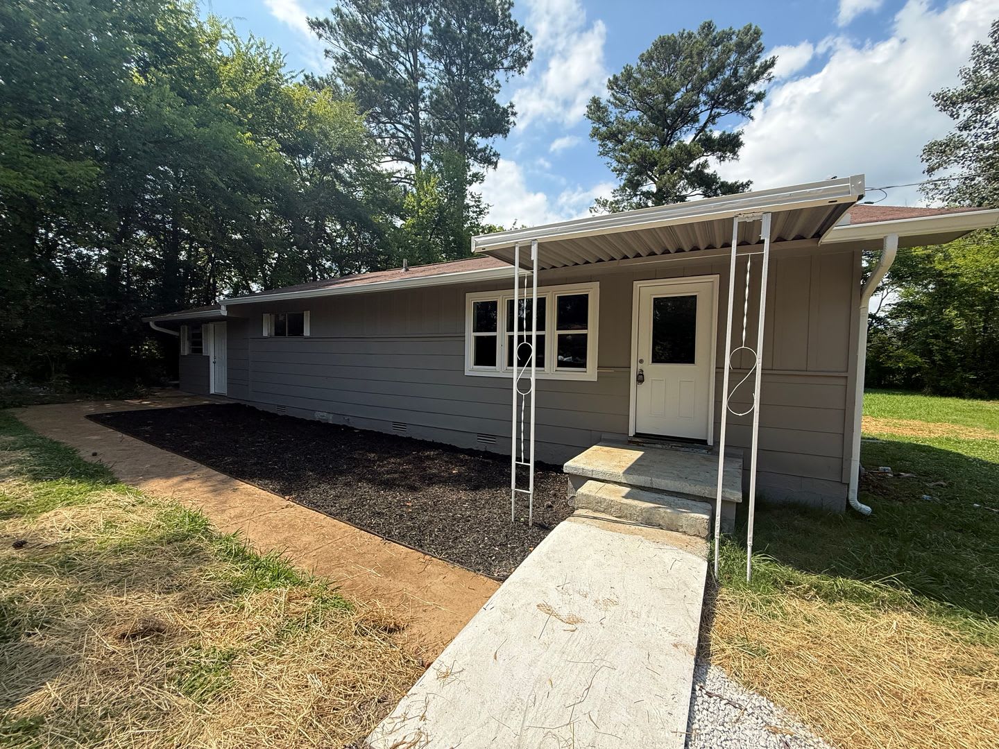 Newly Updated 3 Bedroom Home with Bonus Room in Rossville! – photo 2