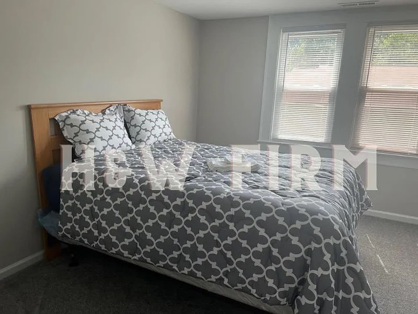 Room in 5 Bedroom Home at Formosa Ave – photo 1