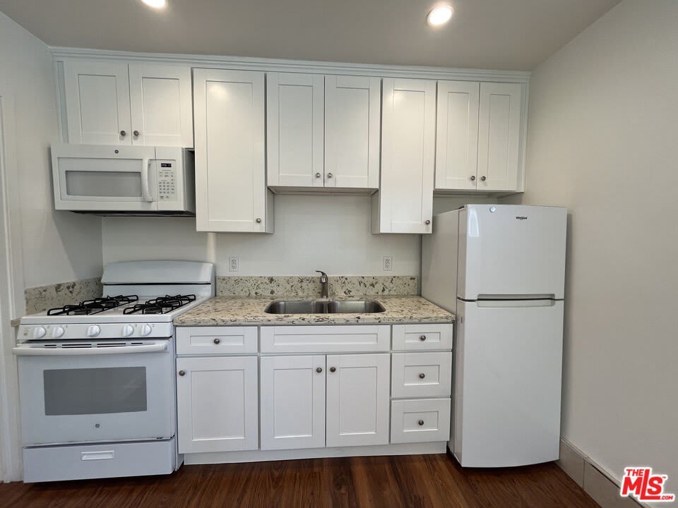 3901 S Orange Dr – photo 4