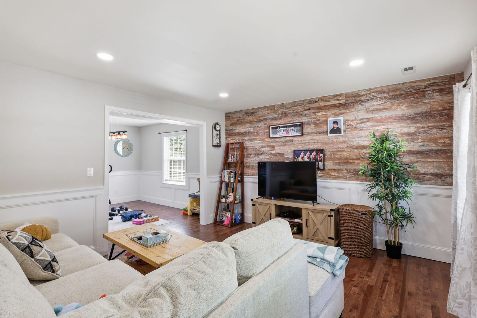 Charming Craftsman Style Beauty Built In 2022 Offering The Perfect Blend Of Modern Comfort Thoughtful Design And Everyday Convenience – photo 3
