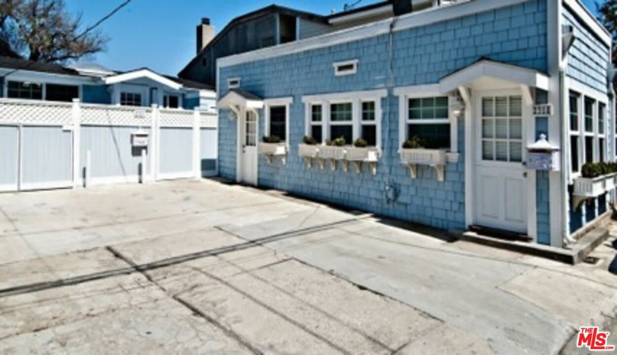 2318 Strongs Dr – photo 4