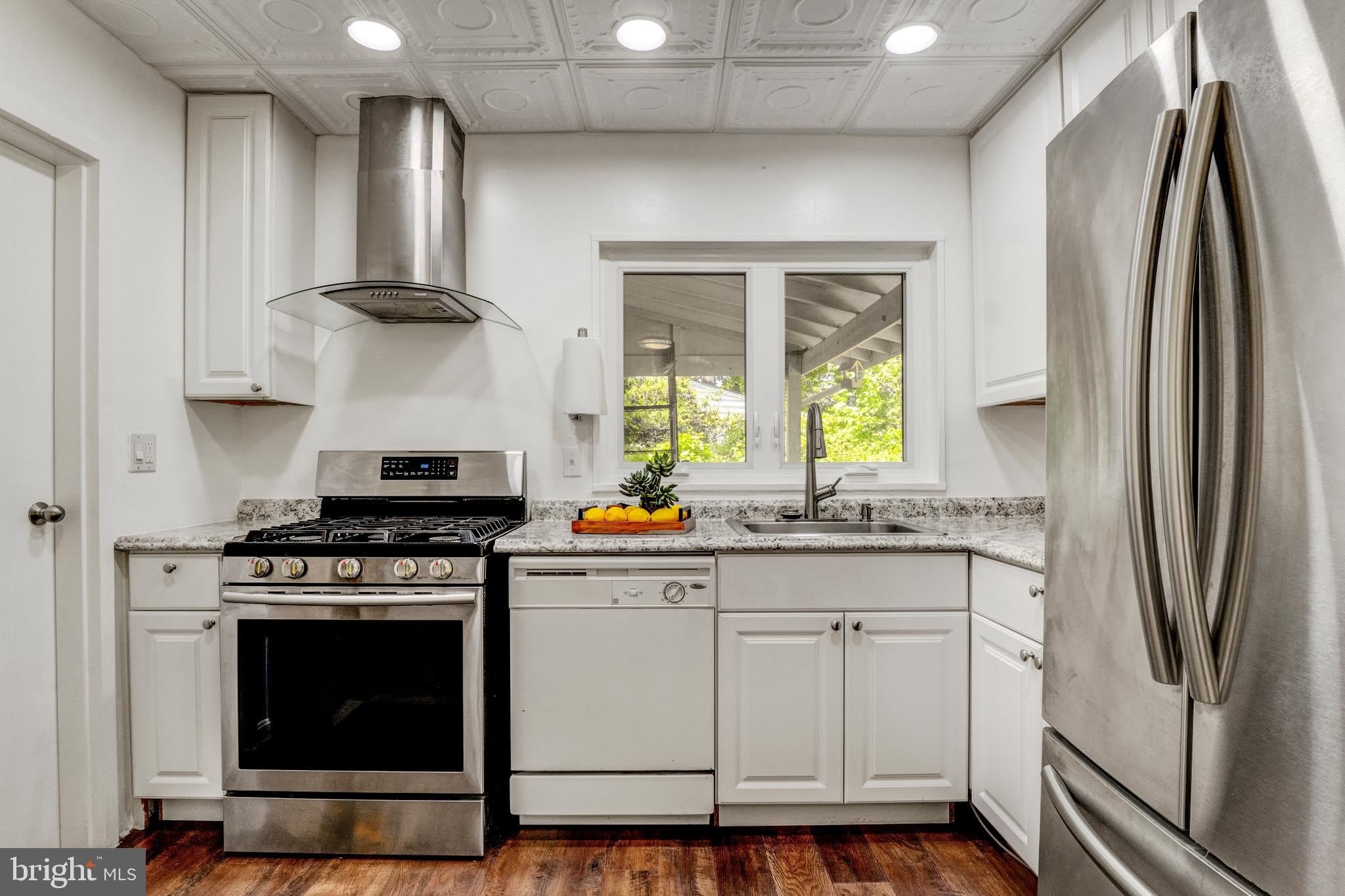 6323 HOWE Place – photo 5