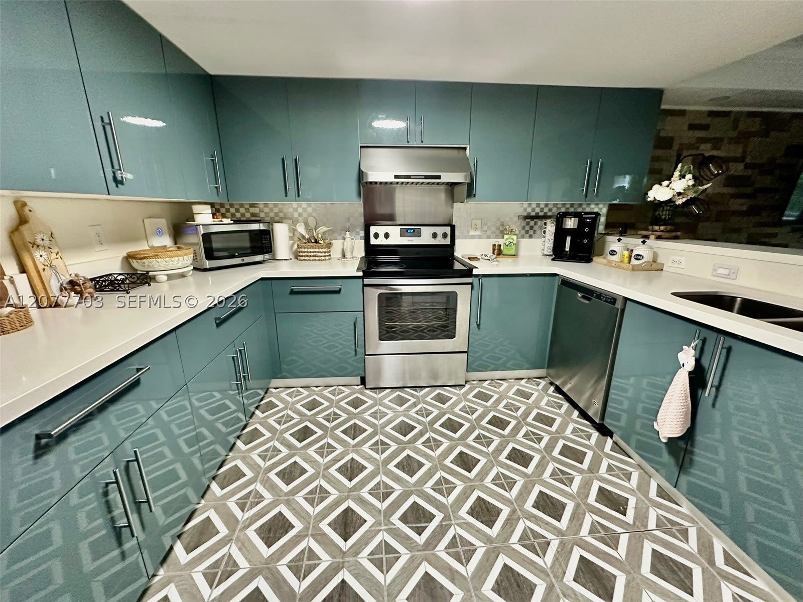 10901 NW 88th Ter – photo 4