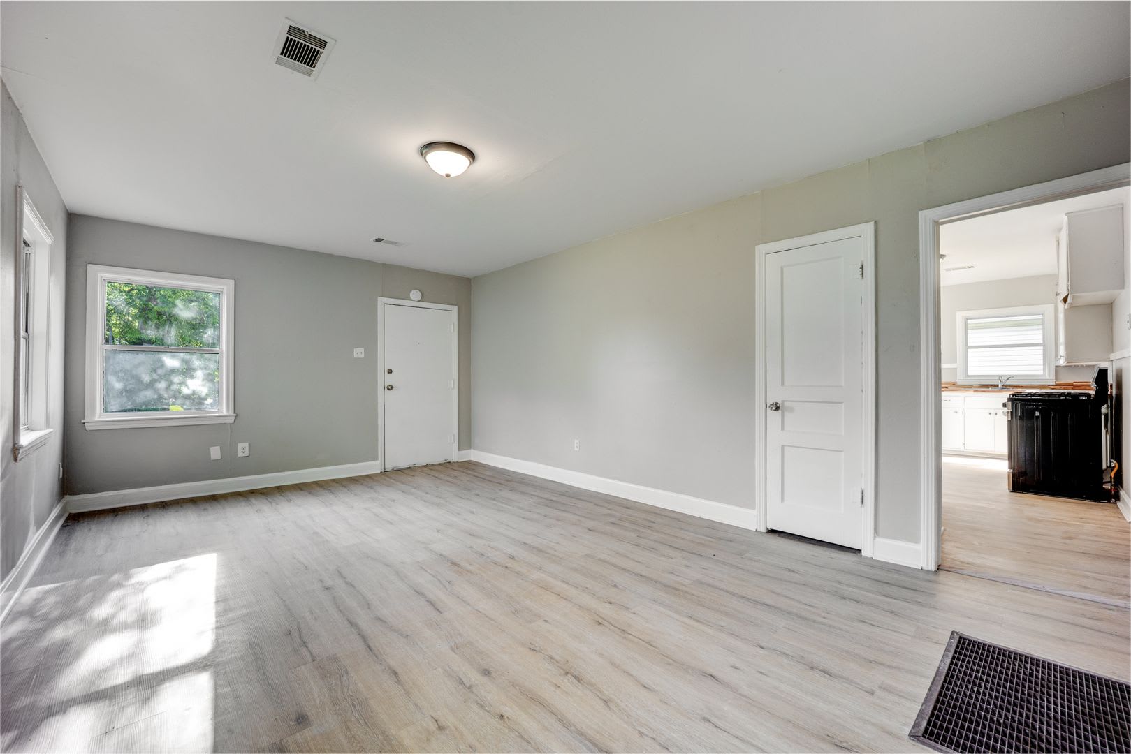 Freshly Updated 3 Bedroom House – photo 3