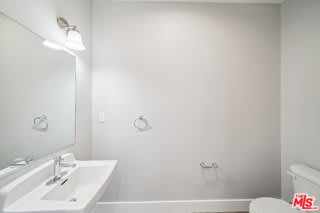 1223 Hayworth Avenue – photo 1