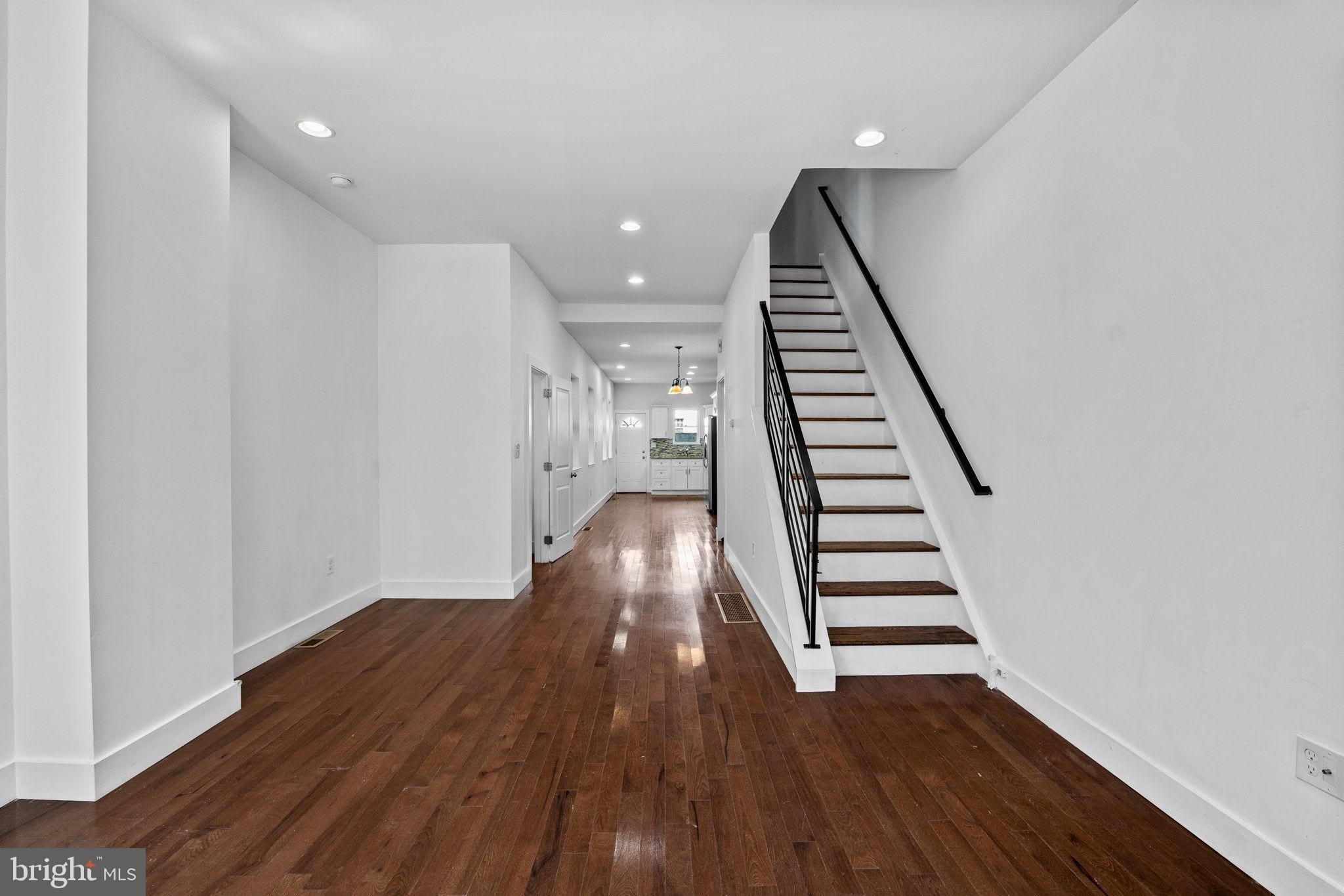 863 E THOMPSON Street – photo 5