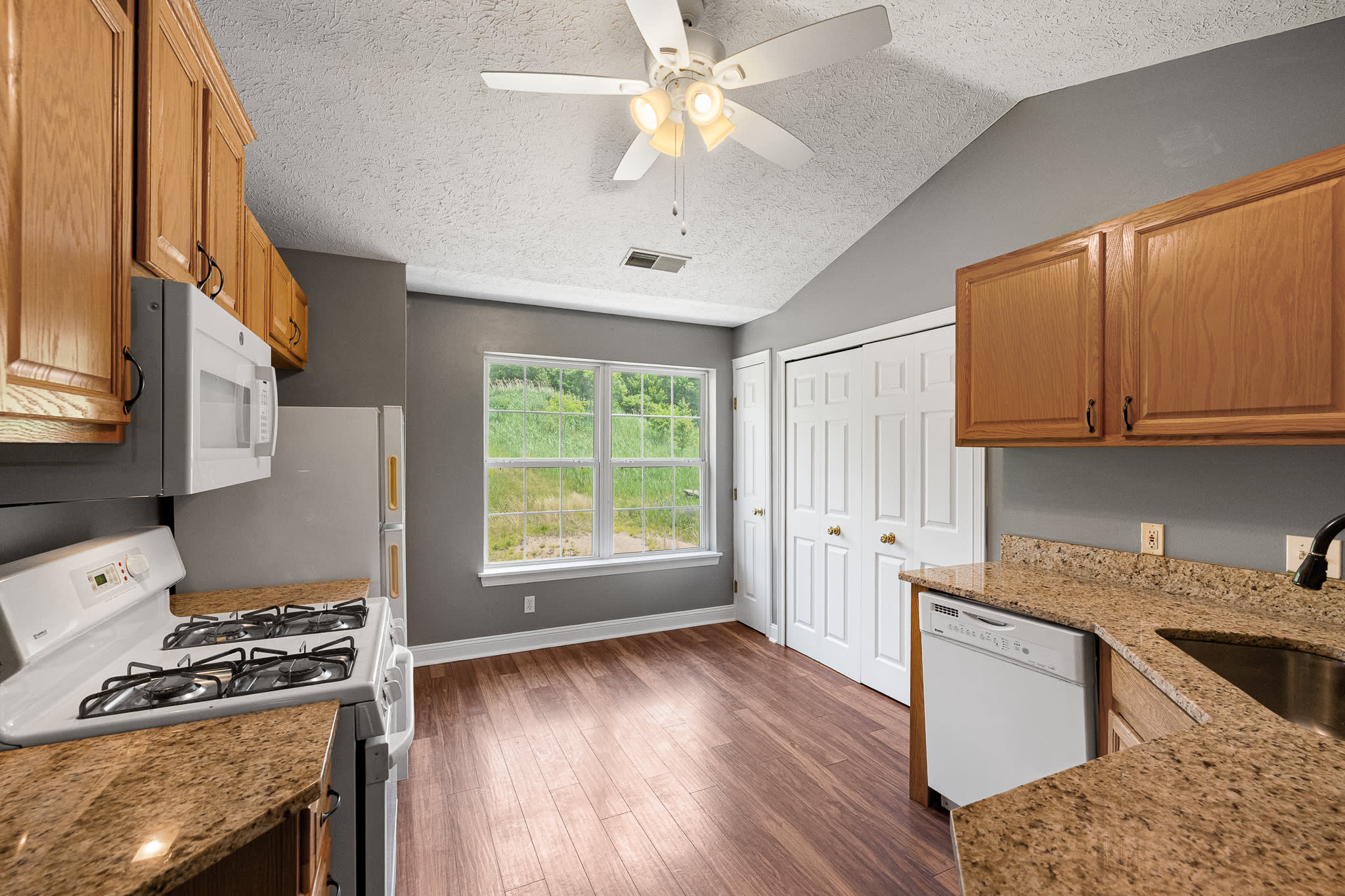 5080 Whispering Oaks Blvd Apt D2 – photo 2