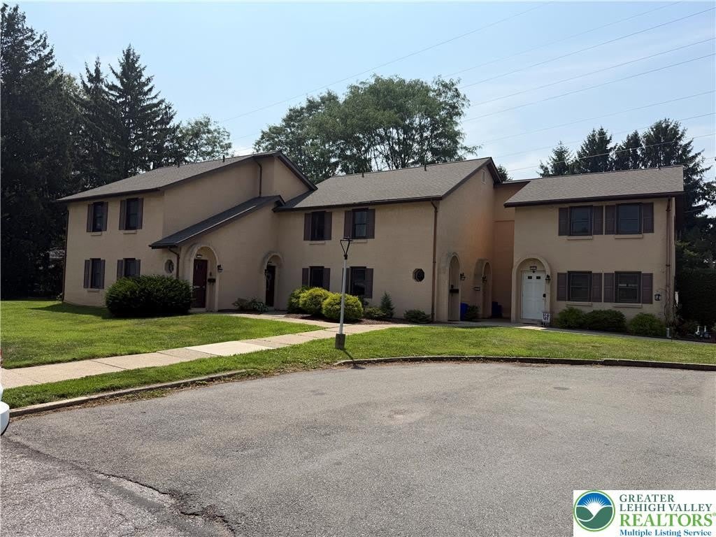 2402 Woodstock Dr – photo 2