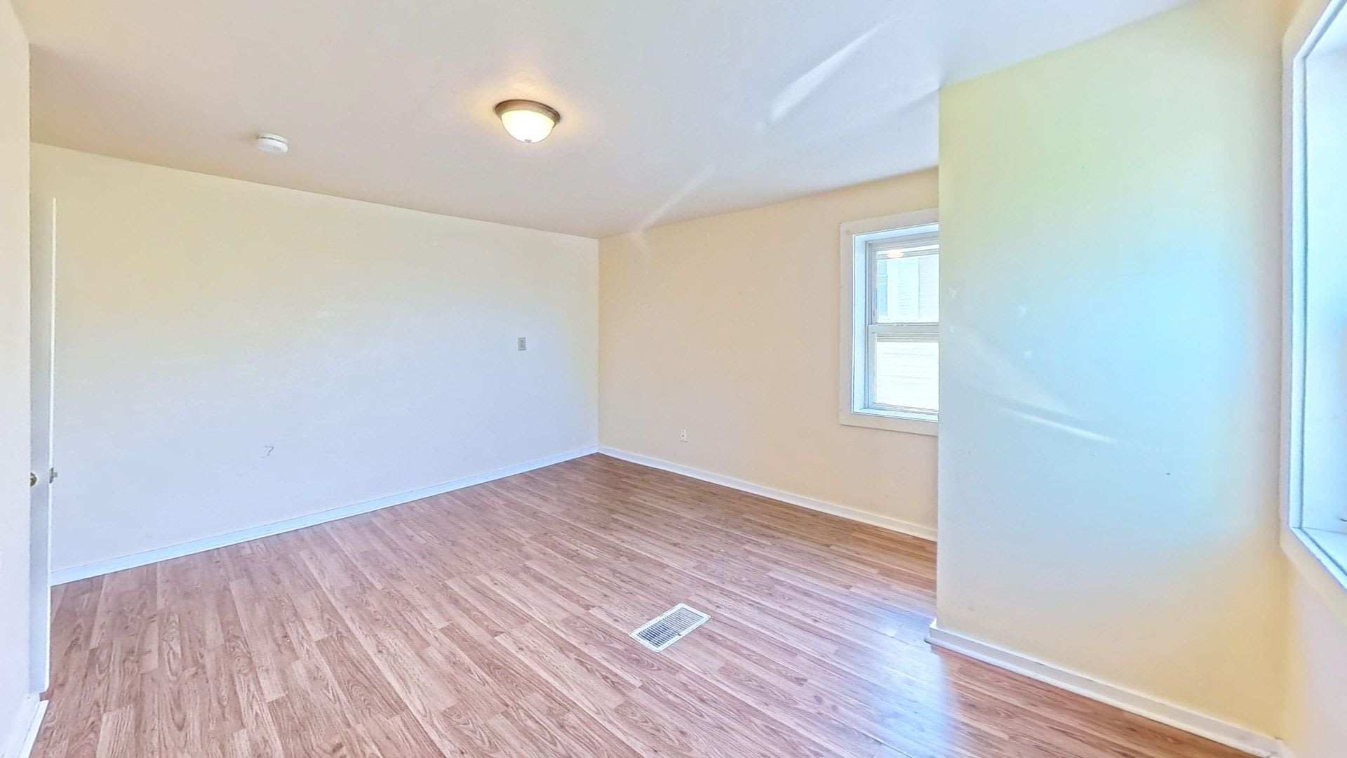 4 Bed Farmhouse Minutes From Uvm Campus 30 Chase St – photo 4