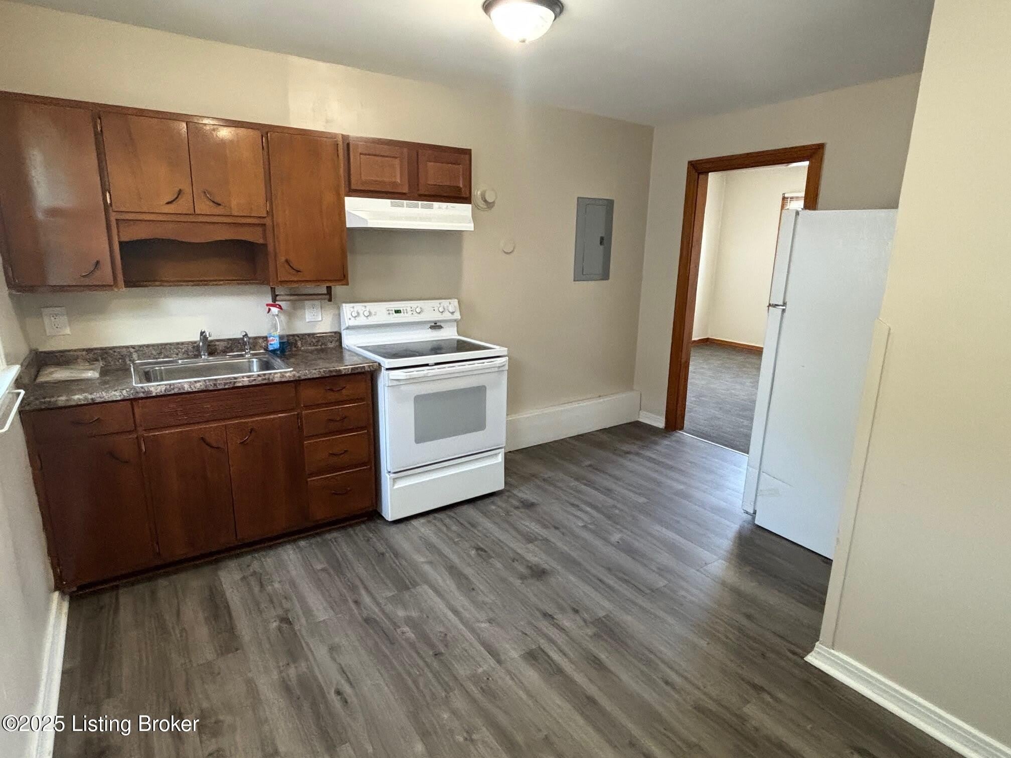 136 E Harrison Ave – photo 5