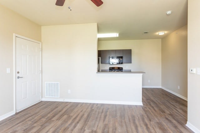 Independence Place West Fayetteville Apartments – photo 4