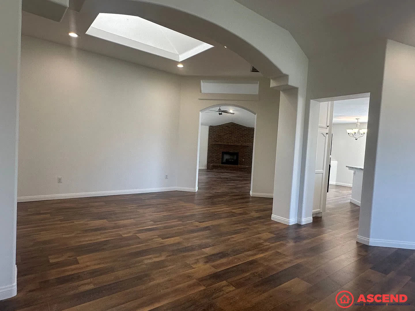 Spacious 3Bd 2 5Ba Home In Bakersfield S 93311 Hoa Community Pool Fireplace Garage Small Pets Welcome – photo 5