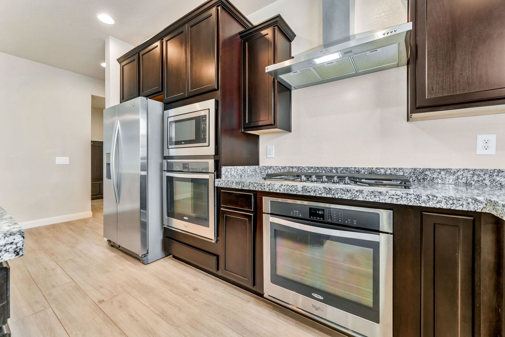 Stylish Single-Story Home with Covered Patio & Premium Finishes – photo 2