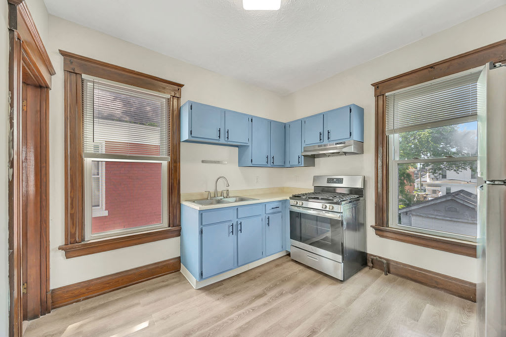 2421 Kenilworth Avenue 2 – photo 3