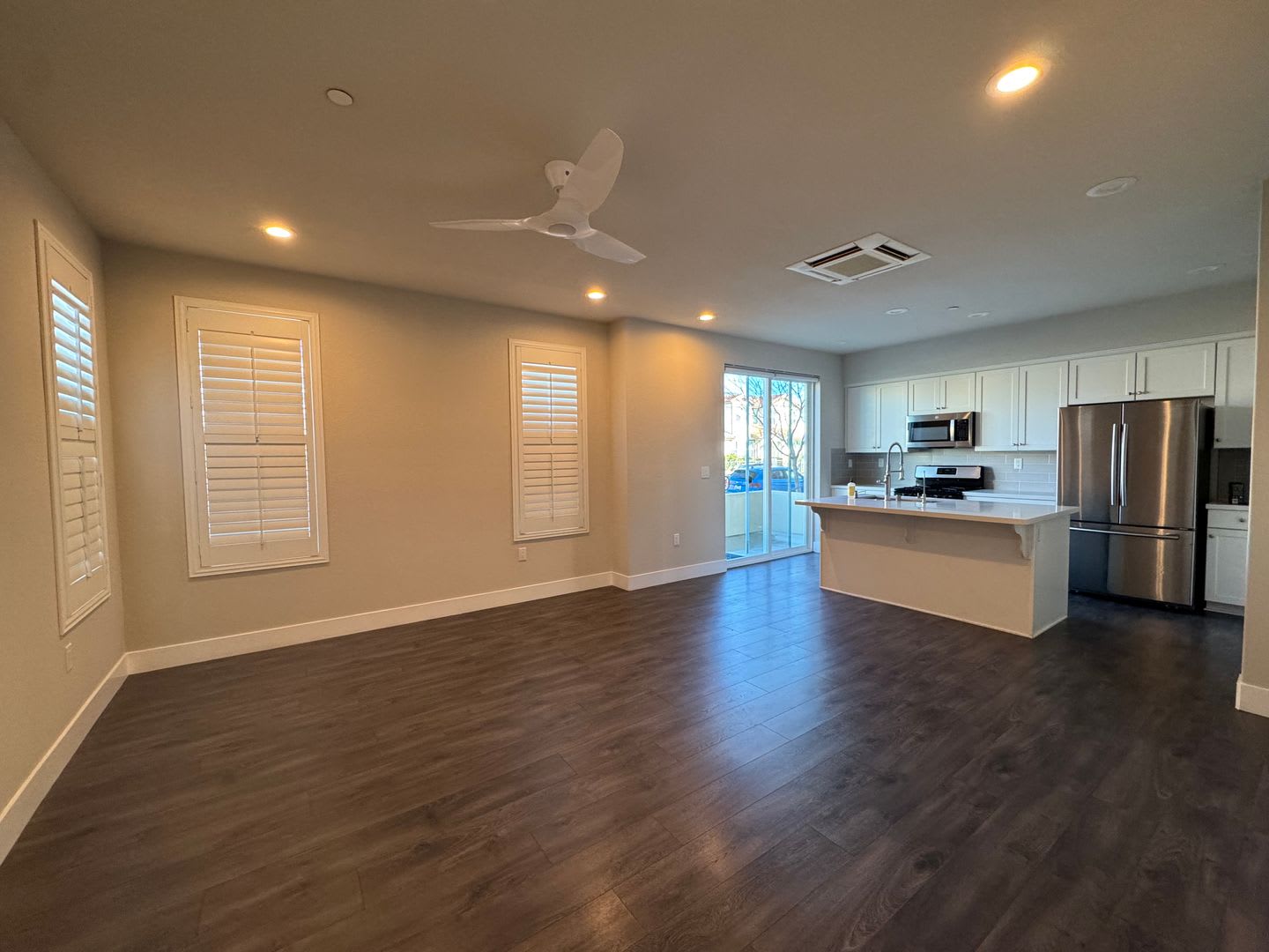 Spacious 4-Bedroom Home in the Cannery – photo 5