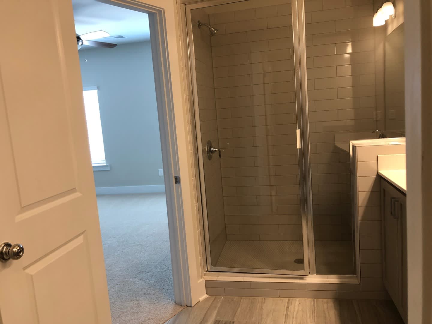 Upscale Town Home in a FANTASTIC location – photo 4