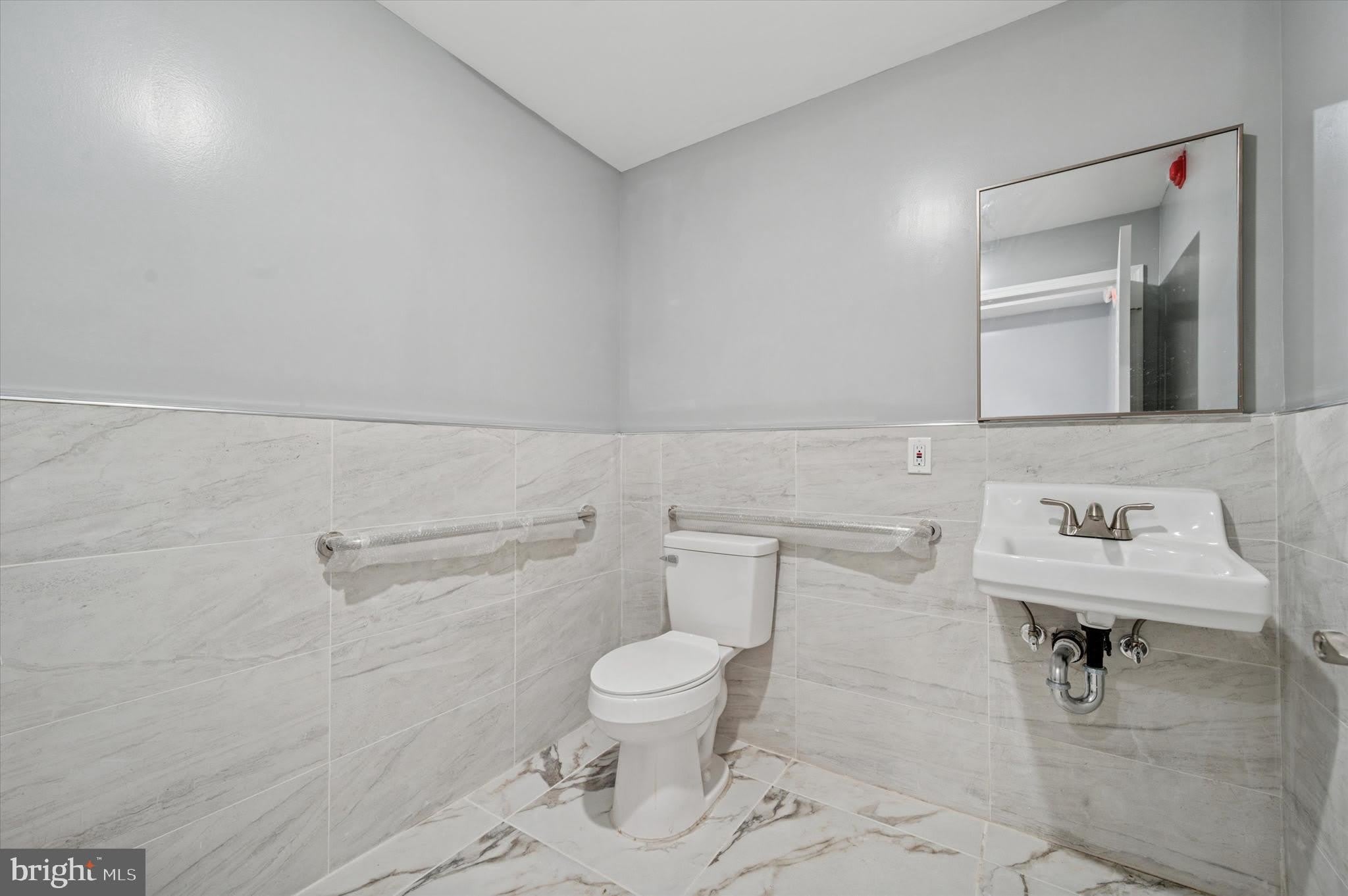 2405 RIDGE Avenue – photo 4