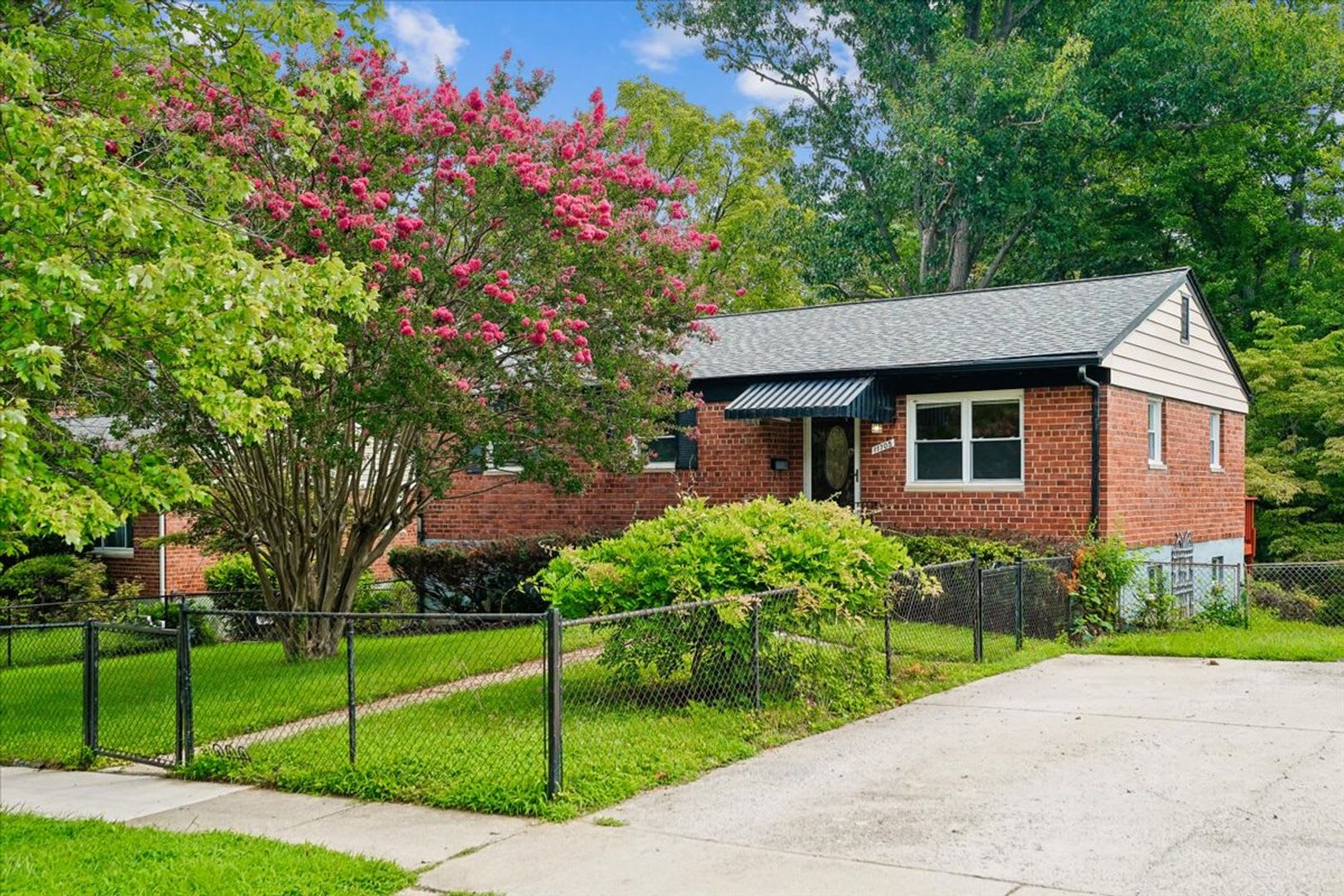 Updated Rambler Close To METRO, Parks, Shopping, & More – photo 2