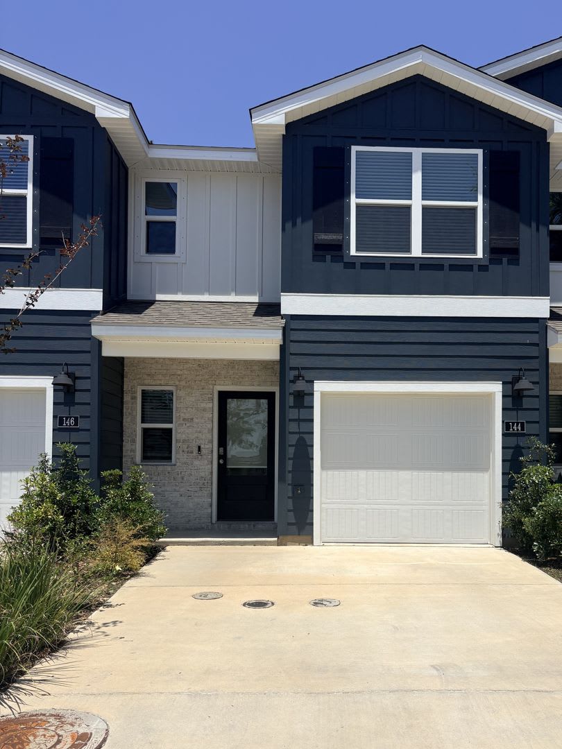3 Bed • 2.5 Bath Townhome for Rent – photo 1