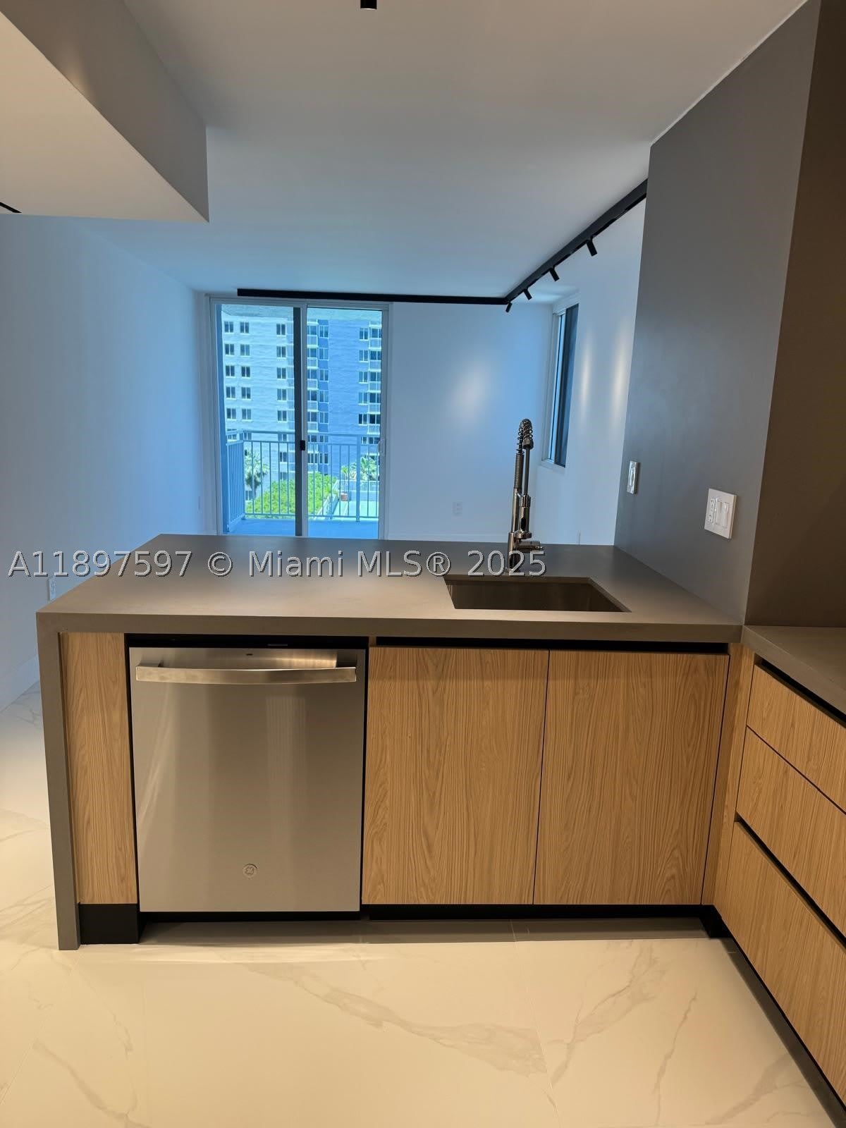 800 N Miami Ave – photo 3
