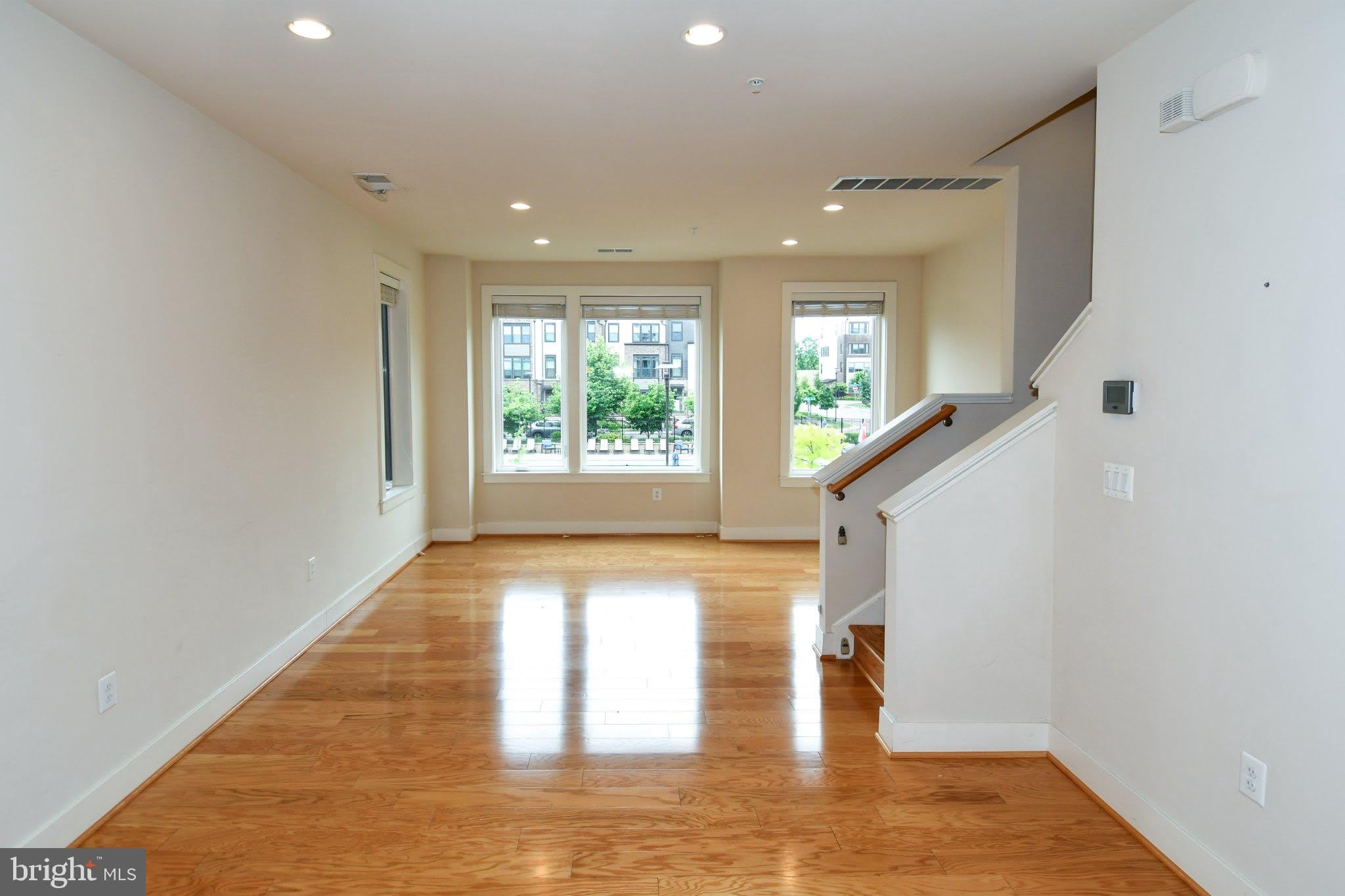 16301 COLUMBUS Avenue – photo 5