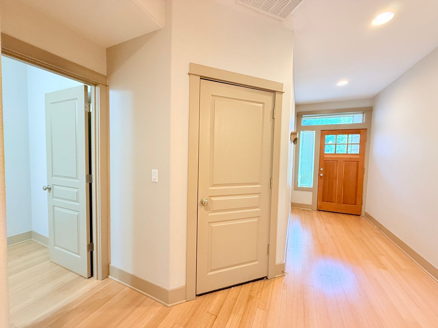 Spacious 3 Bedroom Townhome with Huge Bonus Room! – photo 3