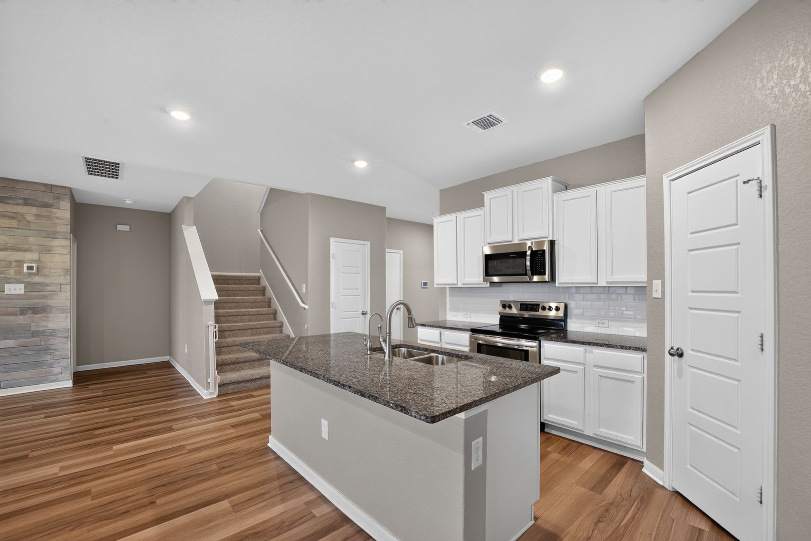 Spacious 4-Bedroom Avery Park Home with Fireplace & Upstairs Game Room – photo 5