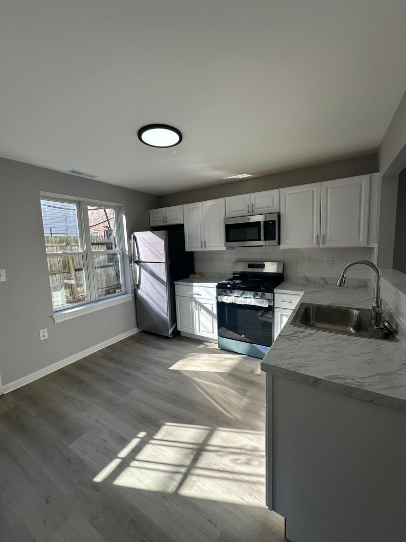 Fully Renovated South Philly Gem — End‑of‑Row with Outdoor Space – photo 5