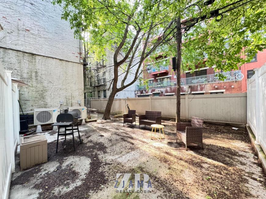 727 Dekalb Ave – photo 5