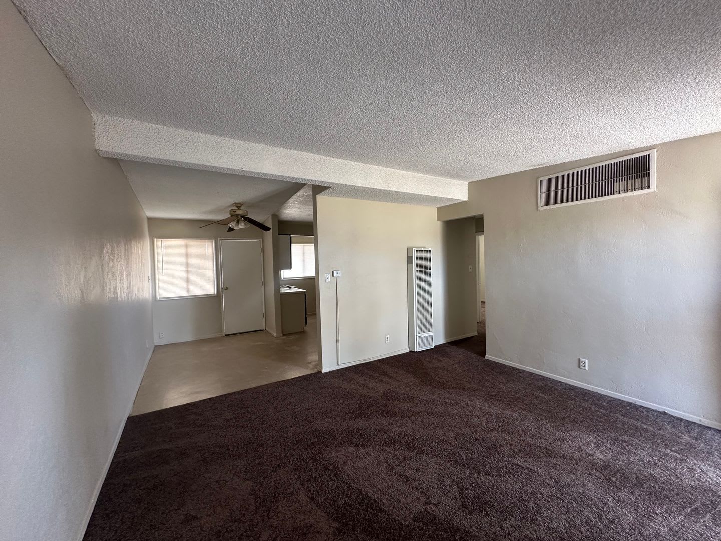 Modern 2-Bedroom Apartment with Garage – Convenient Living! – photo 3