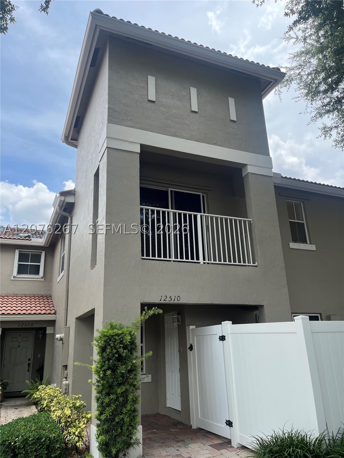 12510 SW 53rd St – photo 1