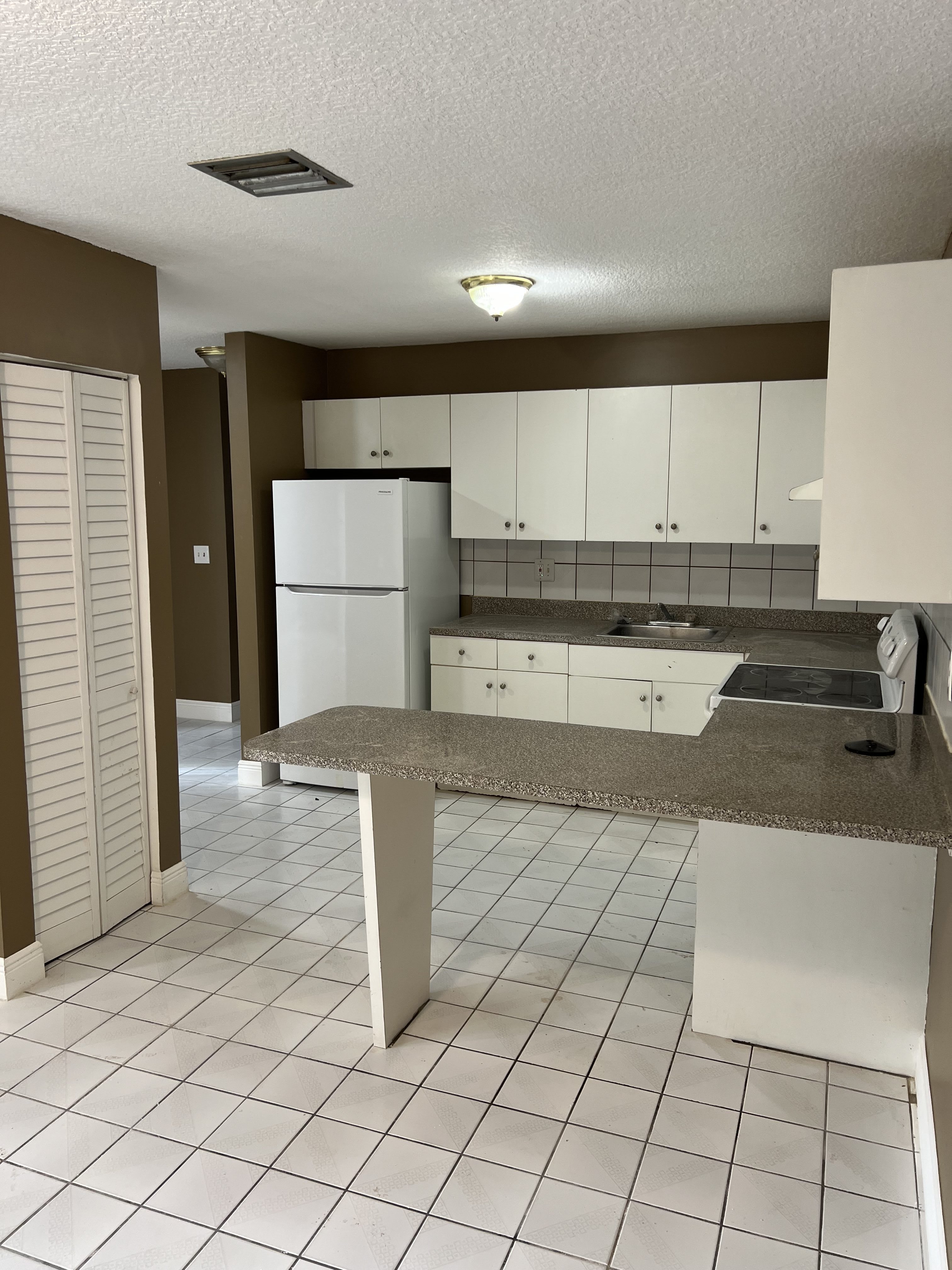 5335 Northwest 5th Street – photo 4