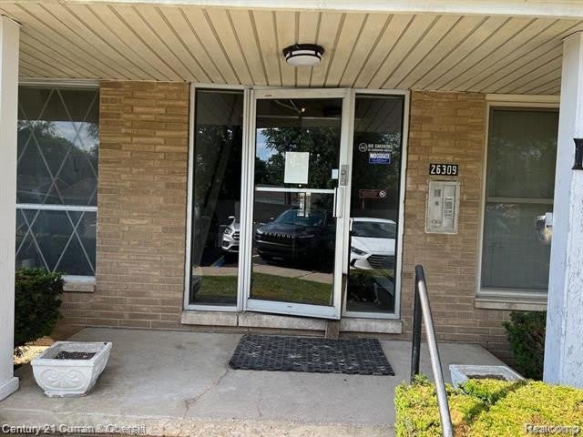 26309 W 7 Mile Road – photo 1