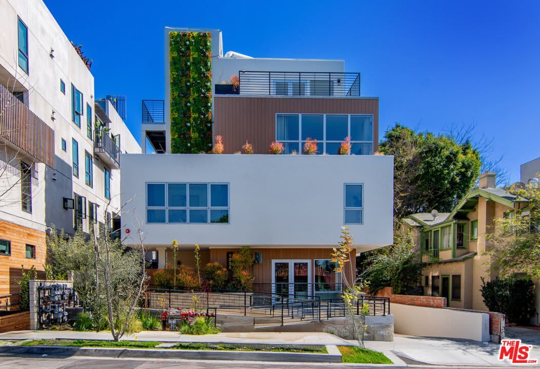 1236 N Fairfax Ave – photo 1