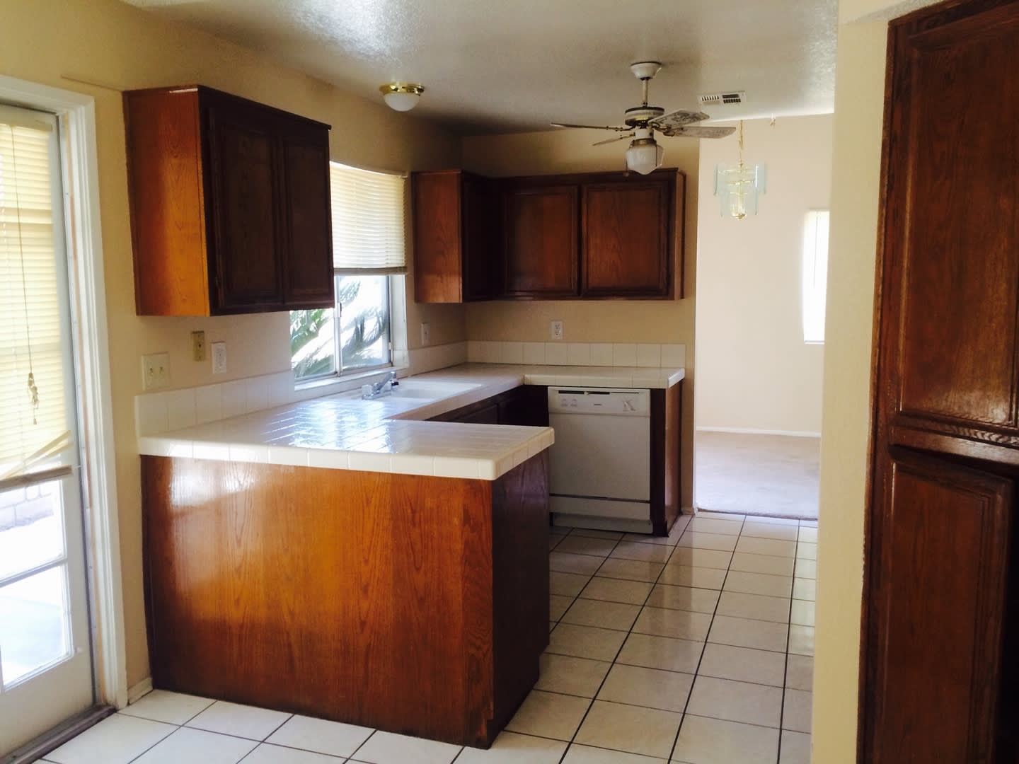!! JUST REMODELED HOME AVAILABLE TODAYYY!! – photo 5