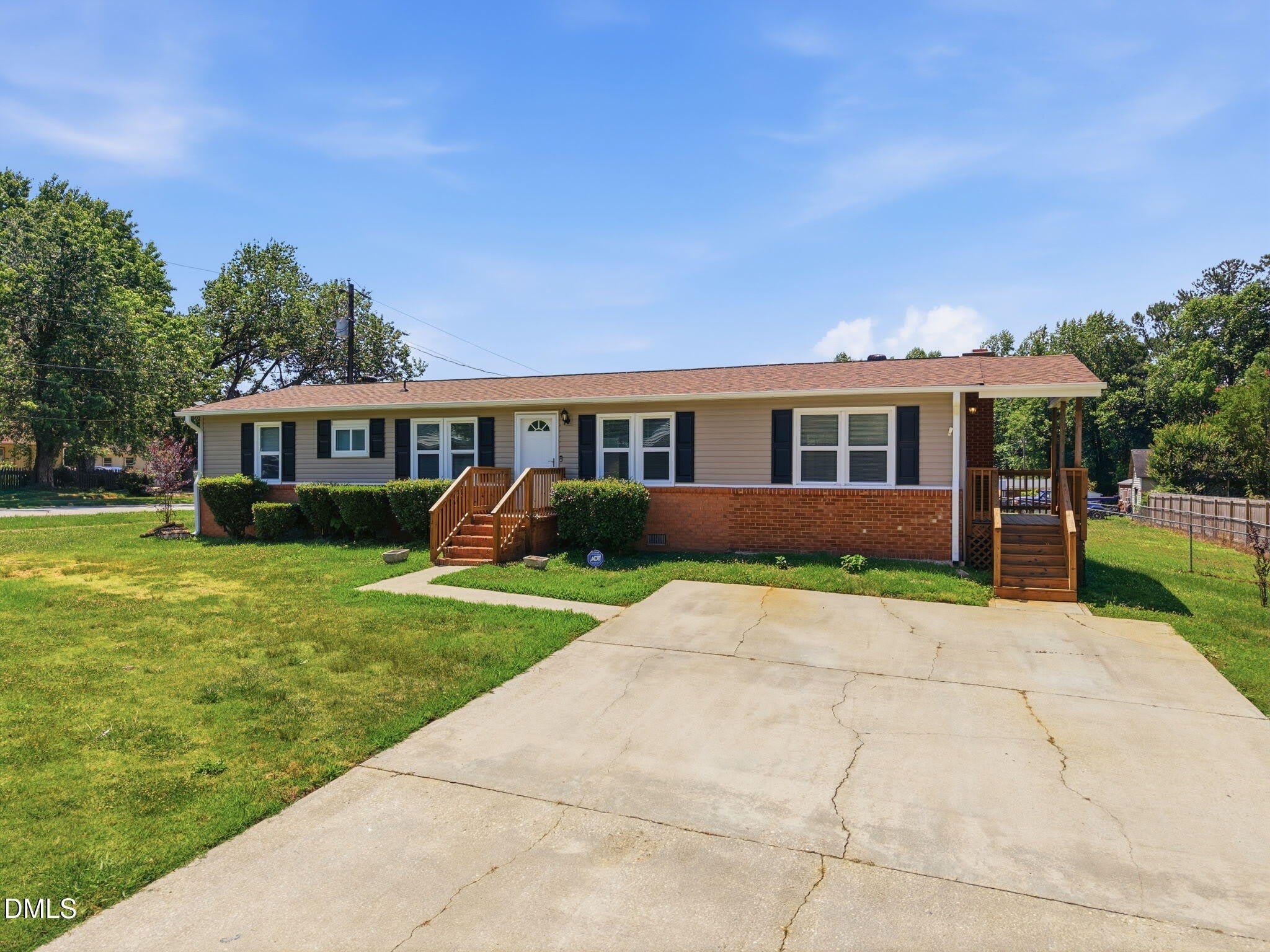 320 E Earp Street – photo 2