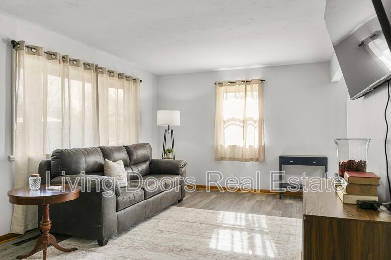 6935 Colby St – photo 3